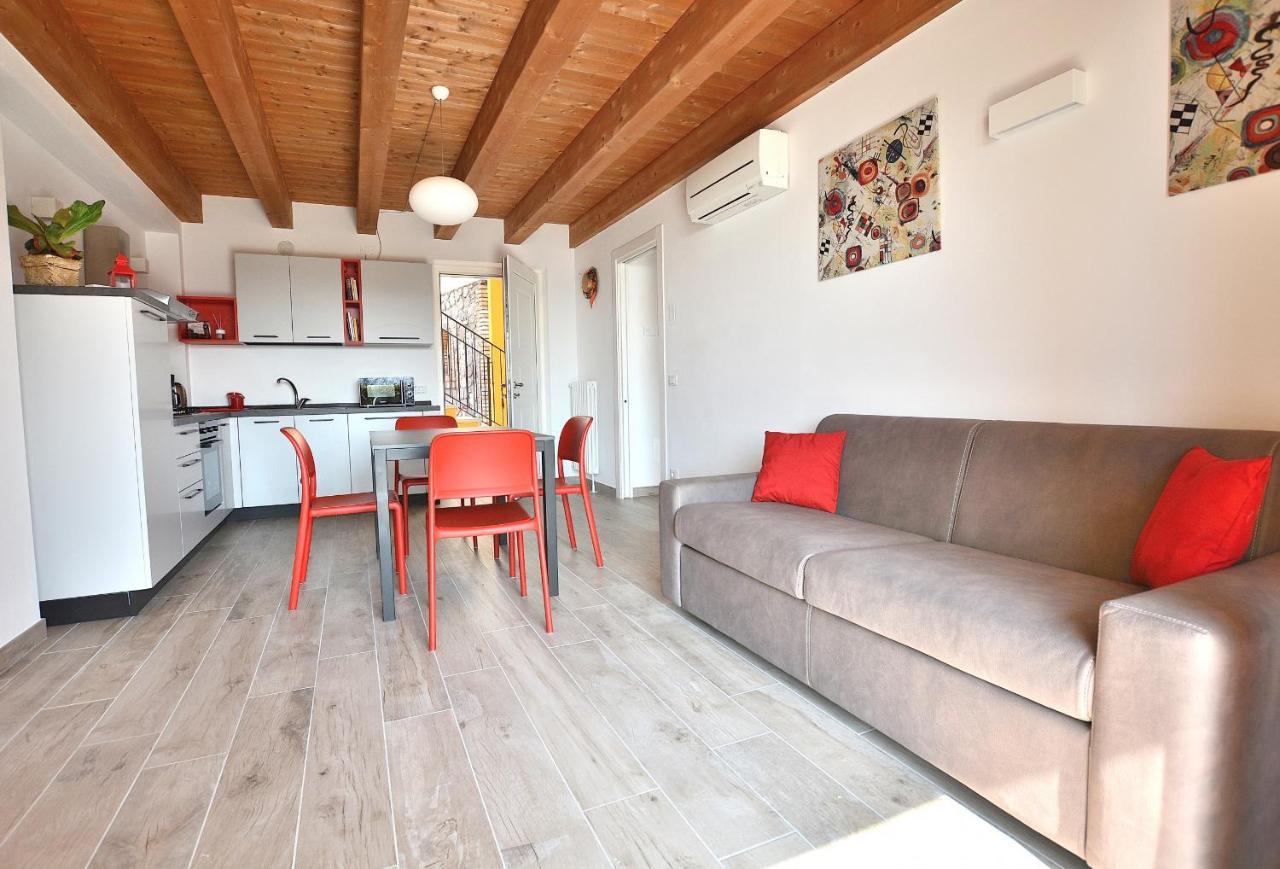 Red Apartment In Marciaga Di Costermano Exterior foto