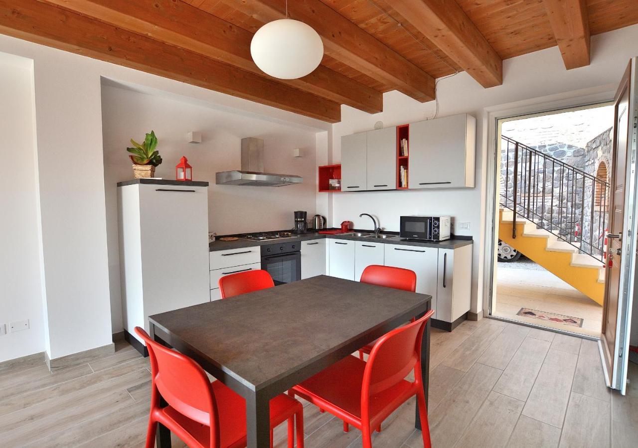 Red Apartment In Marciaga Di Costermano Exterior foto